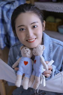 色愁久久久人愁久下一句押韵吗